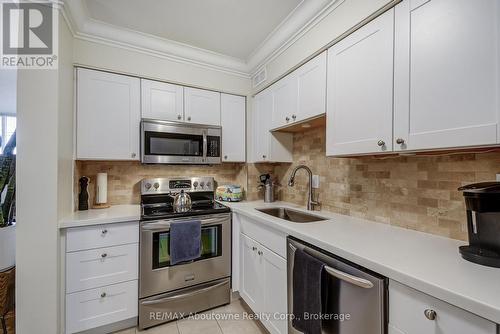 401 - 212 Kerr Street, Oakville (Co Central), ON - Indoor Photo Showing Kitchen