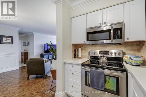 401 - 212 Kerr Street, Oakville (Co Central), ON - Indoor Photo Showing Kitchen