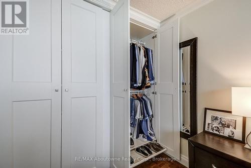 Custom Closets - 401 - 212 Kerr Street, Oakville (Co Central), ON - Indoor