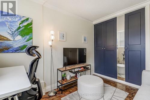 Custom Closets - 401 - 212 Kerr Street, Oakville (Co Central), ON - Indoor