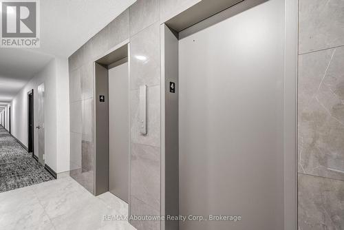 401 - 212 Kerr Street, Oakville (Co Central), ON - Indoor