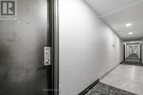 401 - 212 Kerr Street, Oakville (Co Central), ON - Indoor Photo Showing Other Room