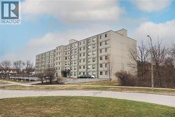 18 HOLBORN Court Unit# 502  Kitchener, ON N2A 4A1