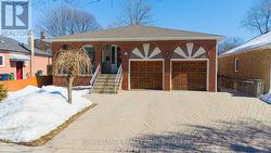 11 RANWOOD DRIVE  Toronto, ON M9N 3E8