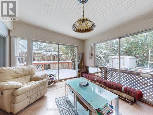 9 Malabar Crescent, Brampton, ON - Indoor Photo Showing Living Room
