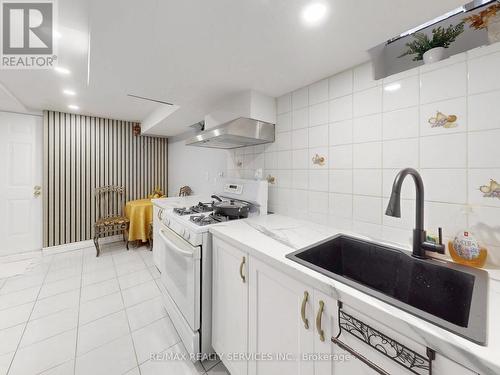 9 Malabar Crescent, Brampton, ON - Indoor Photo Showing Kitchen