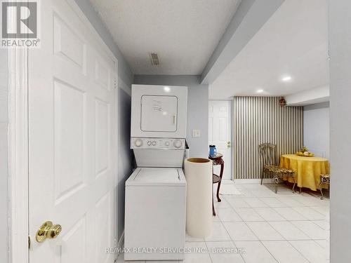 9 Malabar Crescent, Brampton, ON - Indoor Photo Showing Laundry Room