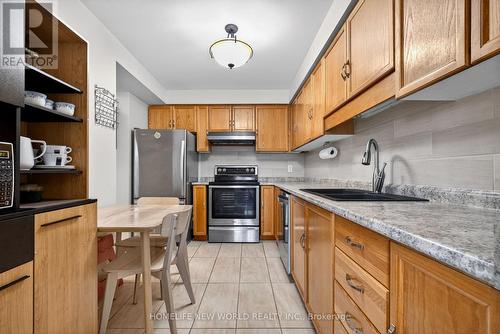 74 Heathcliffe Square, Brampton, ON - Indoor Photo Showing Kitchen