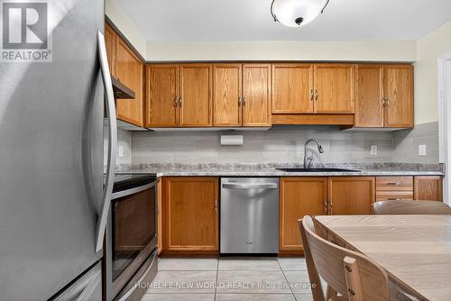 74 Heathcliffe Square, Brampton, ON - Indoor Photo Showing Kitchen