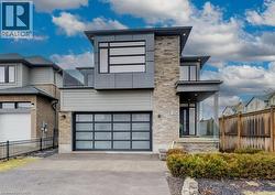 204 CARRIAGE Way  Waterloo, ON N2K 0C6