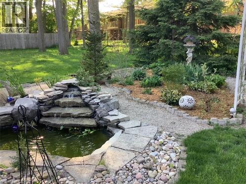 Large yard - 54 Glenwood Drive, Kitchener, ON - 