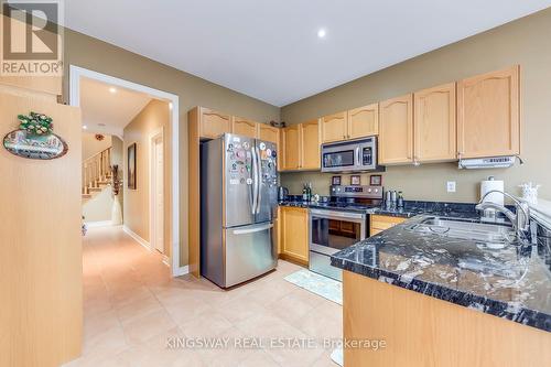 5829 Yachtsman Crossing, Mississauga, ON - Indoor Photo Showing Kitchen