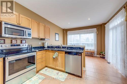 5829 Yachtsman Crossing, Mississauga, ON - Indoor Photo Showing Kitchen