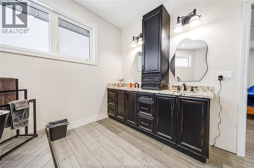 856 Talbot, Lakeshore, ON - Indoor Photo Showing Bathroom
