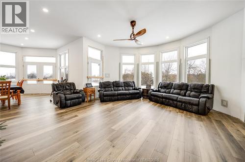 856 Talbot, Lakeshore, ON - Indoor Photo Showing Living Room