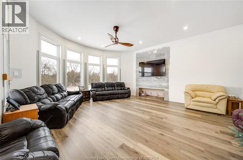 856 Talbot, Lakeshore, ON - Indoor Photo Showing Living Room With Fireplace