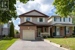820 BENNETT CRESCENT Oshawa (Pinecrest), ON L1K 1V4