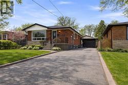 132 JUNE STREET  Hamilton (Greeningdon), ON L9A 2R9