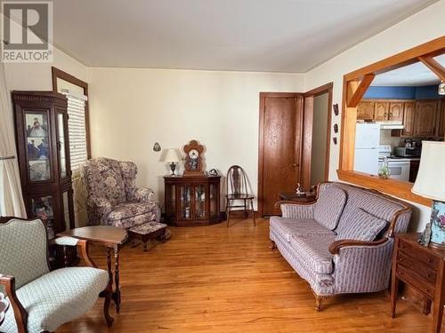 9 Warnock Rd, Iron Bridge, ON - Indoor Photo Showing Living Room
