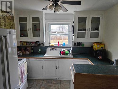 38 Third Ave, Wawa, ON - Indoor Photo Showing Laundry Room