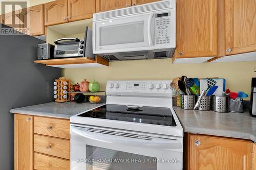 42 College Circle, Ottawa, ON - Indoor Photo Showing Kitchen