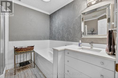 42 College Circle, Ottawa, ON - Indoor Photo Showing Bathroom