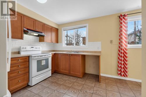 2666 Regina Street, Ottawa, ON - Indoor Photo Showing Kitchen