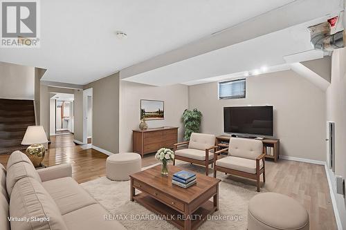 2666 Regina Street, Ottawa, ON - Indoor Photo Showing Living Room