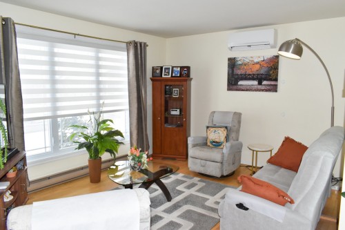 Salon - 485 Rue Labonté, Acton Vale, QC - Indoor Photo Showing Living Room
