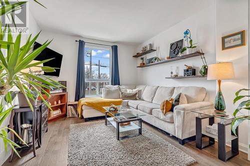 188 Bay Street N, Hamilton, ON - Indoor Photo Showing Living Room