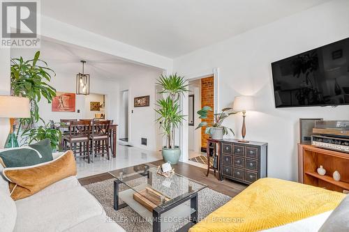 188 Bay Street N, Hamilton, ON - Indoor Photo Showing Living Room