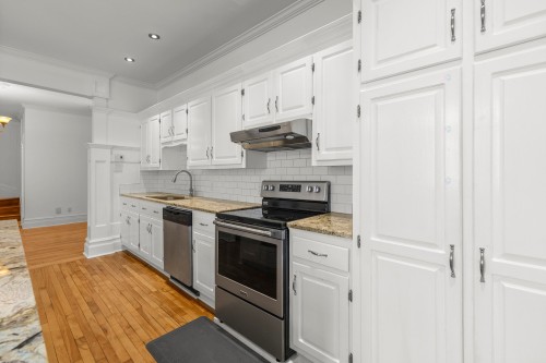 Cuisine - 4382-4380  - 4382 Ch. De La Côte-Des-Neiges, Westmount, QC - Indoor Photo Showing Kitchen