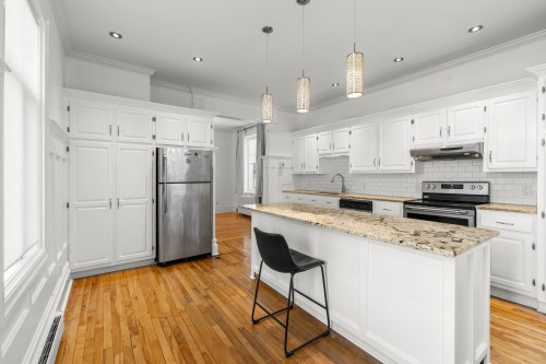 Cuisine - 4382-4380  - 4382 Ch. De La Côte-Des-Neiges, Westmount, QC - Indoor Photo Showing Kitchen With Upgraded Kitchen