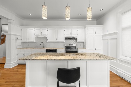 Cuisine - 4382-4380  - 4382 Ch. De La Côte-Des-Neiges, Westmount, QC - Indoor Photo Showing Kitchen With Upgraded Kitchen