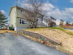 9 Lillian Drive  Dartmouth, NS B2W 4B3