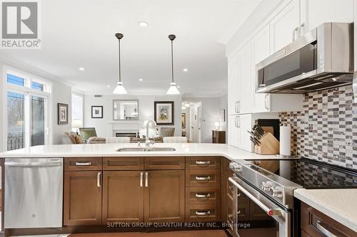 305 - 390 Upper Middle Road E, Oakville, ON - Indoor Photo Showing Kitchen With Double Sink With Upgraded Kitchen