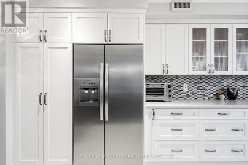 305 - 390 Upper Middle Road E, Oakville, ON - Indoor Photo Showing Kitchen