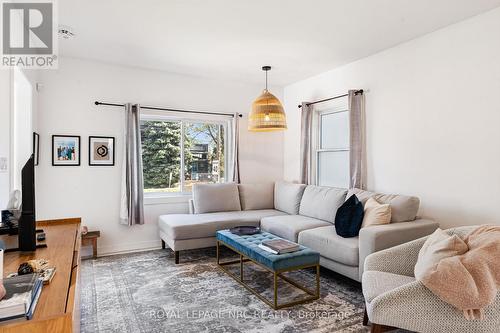 37 Lock Street, St. Catharines (Port Dalhousie), ON - Indoor Photo Showing Living Room