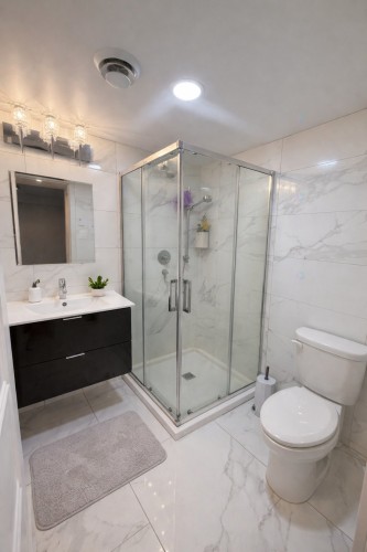 Salle de bains - 8730A Rue Clark, Montréal (Ahuntsic-Cartierville), QC - Indoor Photo Showing Bathroom