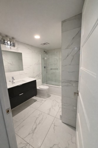 Salle de bains - 8730A Rue Clark, Montréal (Ahuntsic-Cartierville), QC - Indoor Photo Showing Bathroom