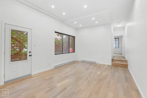 Salon - 2-3581 Rue Ste-Famille, Montréal (Le Plateau-Mont-Royal), QC - Indoor Photo Showing Other Room