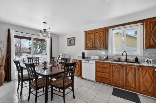 Cuisine - 18 Rue Gratton, Sainte-Thérèse, QC - Indoor