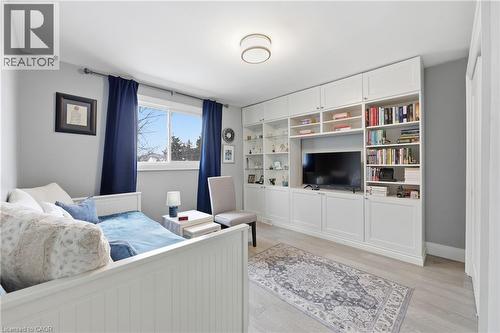 Bedroom featuring light wood-style floors - 273 Bryant Crescent, Burlington, ON - Indoor Photo Showing Bedroom