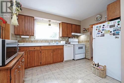 1577 Otterby Road, Mississauga, ON - Indoor Photo Showing Kitchen