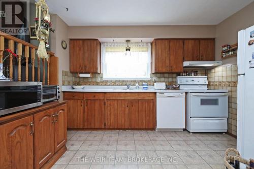 1577 Otterby Road, Mississauga, ON - Indoor Photo Showing Kitchen