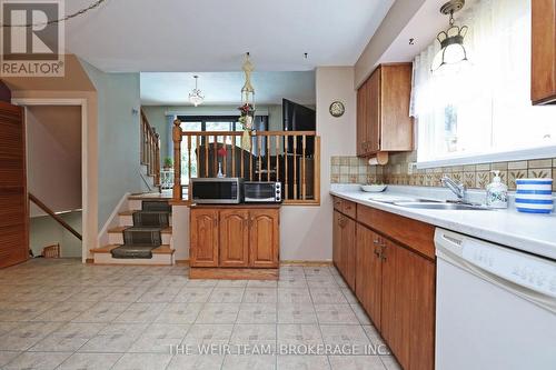 1577 Otterby Road, Mississauga, ON - Indoor Photo Showing Kitchen With Double Sink