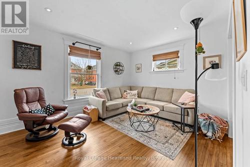 122 Nelson Street E, Goderich (Goderich (Town)), ON - Indoor Photo Showing Living Room