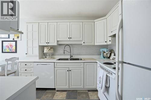 25 110 Keevil Crescent, Saskatoon, SK - Indoor Photo Showing Kitchen With Double Sink