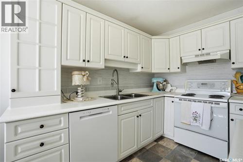 25 110 Keevil Crescent, Saskatoon, SK - Indoor Photo Showing Kitchen With Double Sink