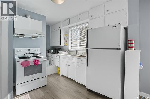 114 E Avenue S, Saskatoon, SK - Indoor Photo Showing Kitchen